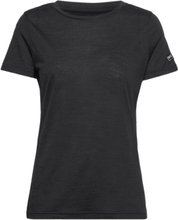 W The Essential Tee T-shirts & Tops Short-sleeved Svart Super.natural*Betinget Tilbud