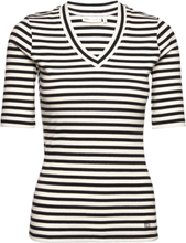 Dagnaiw Striped V T-Shirt T-shirts & Tops Short-sleeved Multi/mønstret InWear*Betinget Tilbud