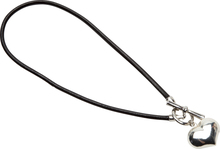 Pearls for Girls. Halsband svart med hjärta, längd 45 cm