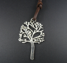 Halsband "Vintage Tree" med läderrem