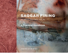 Saggar Firing In An Electric Kiln : A Practical Handbook (inbunden, eng)
