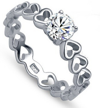 Ring "Hearts" med en Cubic Zirconia samt i 925 Sterling Silverplätering