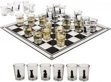 Glasdrickande schackset med 32 skyttebondglas