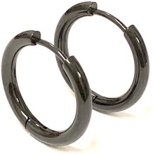 Svarta Ringar/creoler örhängen i Kirurgiskt Stål.