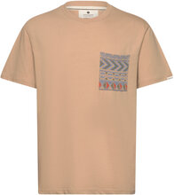 Akkikki S/S Jacquard Pocket Tee Tops T-shirts Short-sleeved Cream Anerkjendt