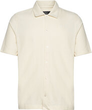 Calton Structured Shirt S/S Tops Polos Short-sleeved Cream Clean Cut Copenhagen