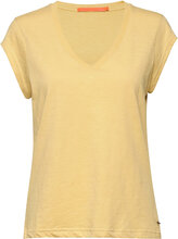 Cc Heart Basic V-Neck T-Shirt T-shirts & Tops Short-sleeved Gul Coster Copenhagen*Betinget Tilbud