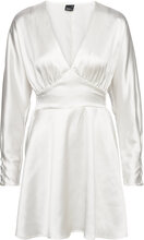 Longsleeve V-Neck Satin Dress Kort Kjole White Gina Tricot