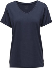 Adele Tee T-shirts & Tops Short-sleeved Marineblå Minus*Betinget Tilbud