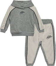 Nkb B Nsw Amplify Ft Po Set / Nkb B Nsw Amplify Ft Po Set Sets Tracksuits Grå Nike*Betinget Tilbud