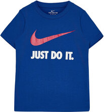 Nkb Swoosh Jdi Ss Tee / Nkb Swoosh Jdi Ss Tee T-shirts Short-sleeved Blå Nike*Betinget Tilbud