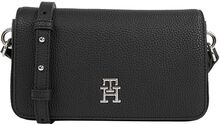 Th Emblem Flap Crossover Bags Crossbody Bags Black Tommy Hilfiger