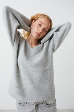 Gina Tricot - V-neck knitted sweater - neulepuserot - Grey - XL - Female