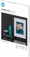 HP Premium Plus Photo Paper - Blank - A4 (210 x 297 mm) - 300 g/m² - 20 ark fotopapir - for Officejet 52XX, 6000, 6000 E609, 68XX, 7000 E809, 80XX Photosmart B110, Wireless B110