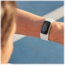 Fitbit Charge 5 - Bløt rustfritt stål i gull - aktivitetssporer med uendelighetsbånd - silikon - månehvit - håndleddstørrelse: 130-210 mm - display 1.04 - Bluetooth, NFC