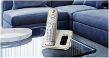 Panasonic KX-TGE260 - Trådløs telefon - svarersystem med anrops-ID/samtale venter - DECT\GAP - treveis anropskapasitet - gullchampagne