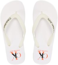 Tåsandaler Calvin Klein Jeans Beach Sandal Logo YM0YM00656 Vit