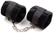 Fetish Fur Hand Cuffs Black Håndjern