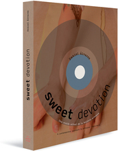 Sweet Devotion av Daniel Álvarez