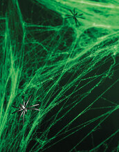 Grön Spindelväv med 2 Spindlar 60 gram