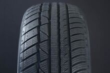 235/45R17 LINGLONG GREENMAX WINTER UHP FRIKTION