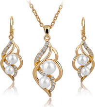 Smyckeset med Austrian Crystals och Simulated Pearls - 18K Roséguldplätering och vita Pärlor