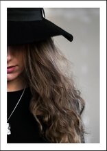 HALF HAT PORTRAIT - Poster 50x70 cm