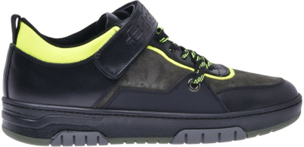 Low-top trainers in military green split leather and fabric