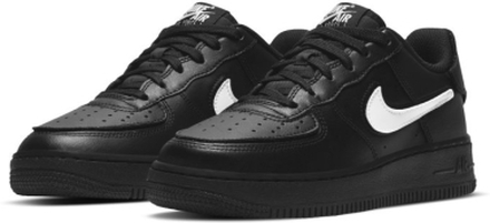 Nike Air Force 1/1 Older Kids' Shoe - Black