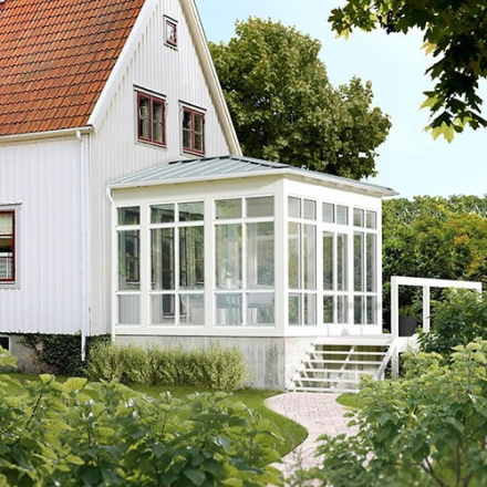 Fasadmonterat Med Valmat Tak Hylla - Veranda/Uterum 4680 X 3902 Mm, 1 Dörr + 1 Överljus