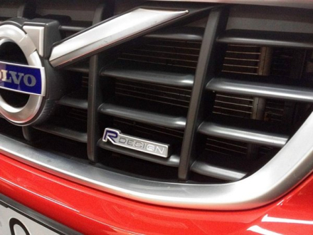Emblem till Grill ''R-Design'' Volvo XC60 2008-2013