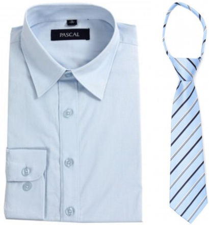 Lyseblå skjorte med blått slips