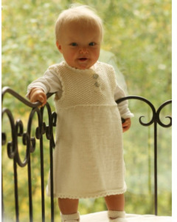 Baby Harriet by DROPS Design - Baby Klnning och Tofflor Stick-mnster - 12/18 mdr
