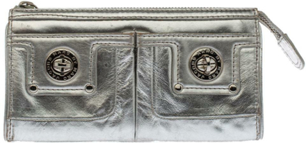 Marc av Marc Jacobs Metallic Silver Leather Totally Turnlock Wallet