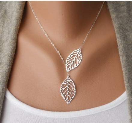 Halsband "Leaf" -Silverfärgad