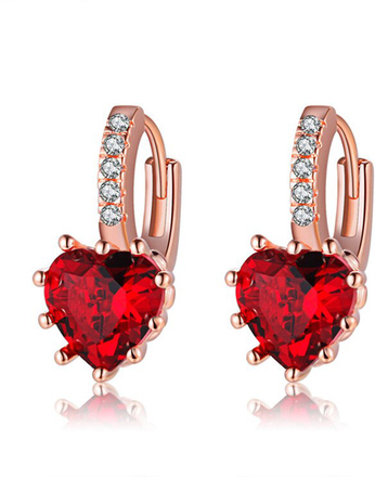 Örhängen "Red Heart" med en hjärtformad Cubic Zirconia och i 18 K Guldplätering