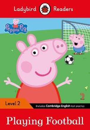 Peppa Pig: Playing Football- Ladybird Readers Level 2