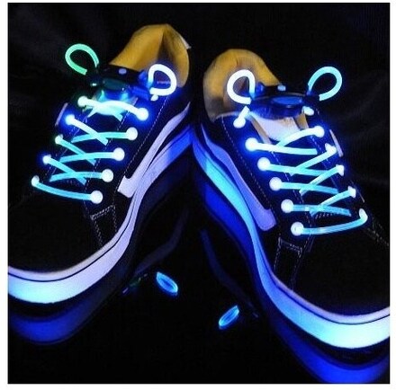 LED-skosnören - lyser och blinkar i olika färger