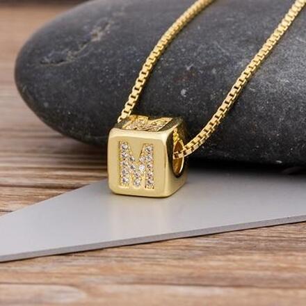 2022 Hot Sale A-Z Initialer Micro Pave koppar CZ Cube Letter hängande halsband för kvinnor män Charm Chain Familjenamn smycken GiftM