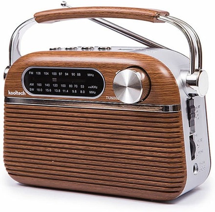 Vintage Bärbar Bluetoothradio Kooltech för nostalgisk musikupplevelse hemma eller på språng. Trådlös anslutning och retrodesign i ett.