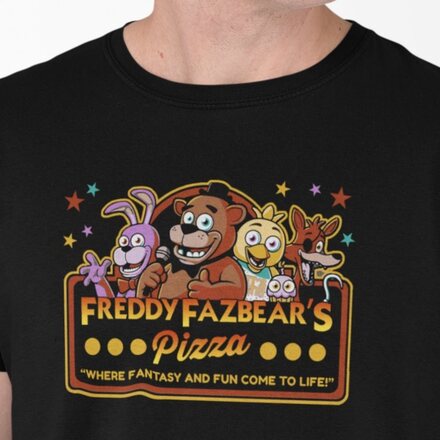 FNAF t-shirt med Five nights Freddys pizza design
