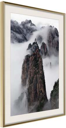 Inramad Poster / Tavla - Clouds Pierced by Mountain Peaks - 30x45 Guldram med passepartout