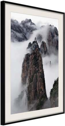 Inramad Poster / Tavla - Clouds Pierced by Mountain Peaks - 30x45 Svart ram med passepartout