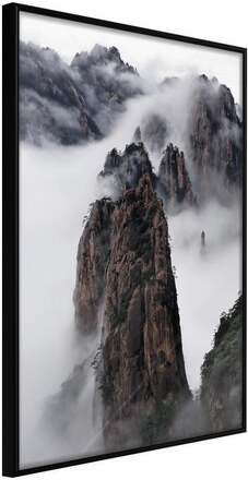 Inramad Poster / Tavla - Clouds Pierced by Mountain Peaks - 40x60 Svart ram