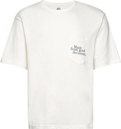 Mfgd Pocket Tee T-shirts & Tops Short-sleeved Hvit Zen Running Club*Betinget Tilbud