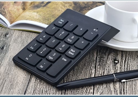 BT 3.0 Numeric Keypad Wireless-Nummernblock 18 Tasten Mini-Digital-Tastatur für iMac / MacBook / MacBook Air / Pro / iPad Laptop-Tablette Smartphone
