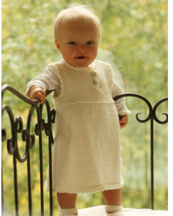 Baby Harriet by DROPS Design - Baby Klnning och Tofflor Stick-mnster - 3/4 r