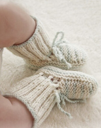 First Impression Booties by DROPS Design - Baby Tofflor Stick-mnster - 2 r