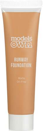 Models Own Runway Matte Foundation Chestnut - 30 ml