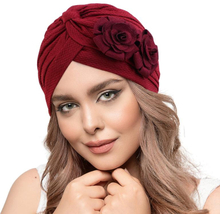 Turban med vackra blommor rosor i flera färger hijab